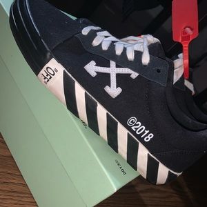 Off-White Vulcanized Sneakers (Black)